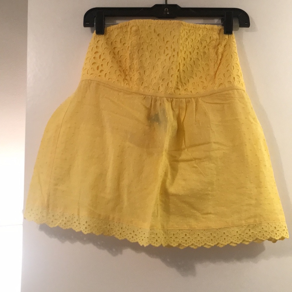 Yellow strapless top. Perfect for summer!